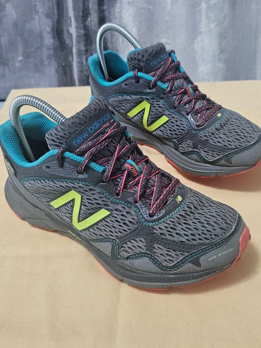 New Balance Trail 910 V2 Gore Tex Revite Midsole Grey Teal Red Mesh - Size 8.5 - Picture 2 of 8